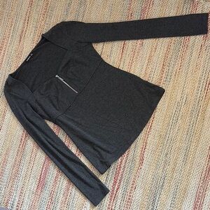 PATTYBOUTIK long sleeve tee with zipper detail!